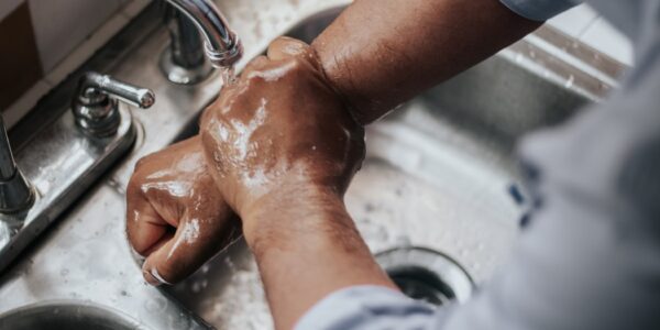Îngrijirea corectă a mâinilor  și sfaturi pentru hidratare